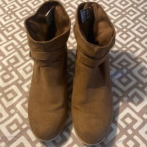 American eagle tan suede ankle boots booties size 8
